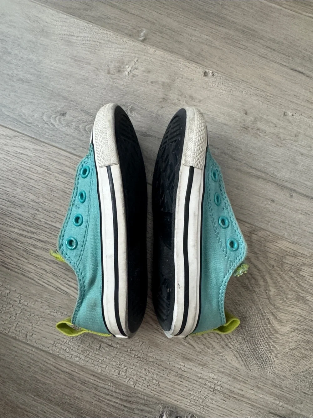Converse no tie